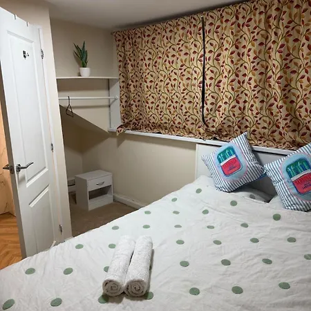 En-suit Double Bedroom In Thornbury * برادفورد