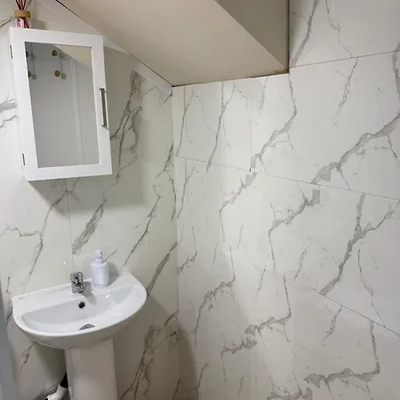 En-suit Double Bedroom In Thornbury Alloggio in famiglia *